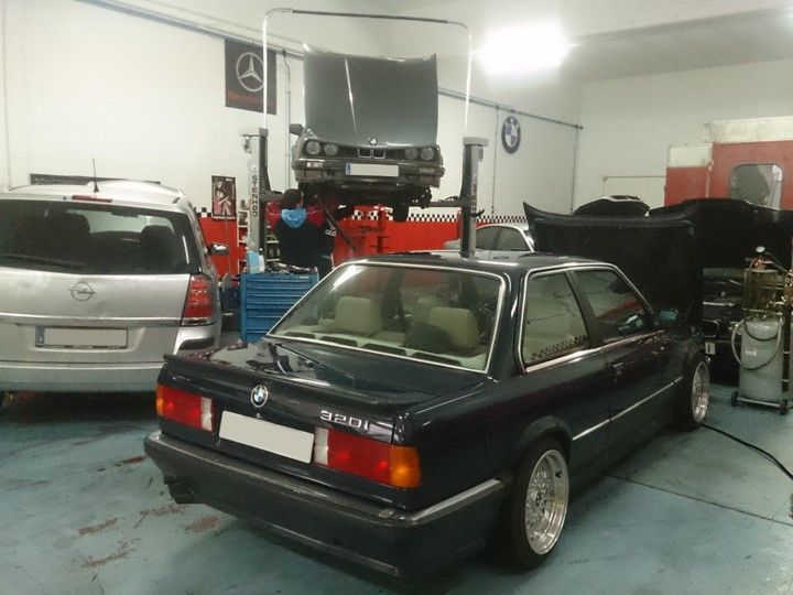 BMW 320i y 325i m20