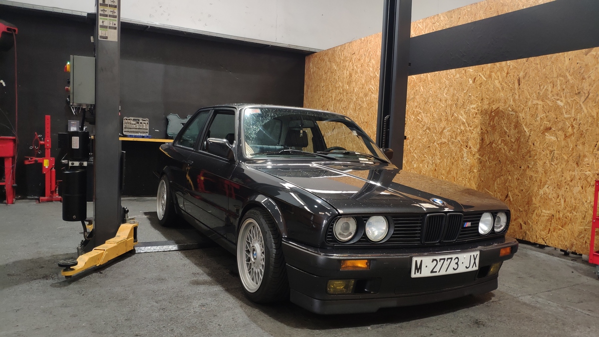 BMW 318i e30 post m52b28