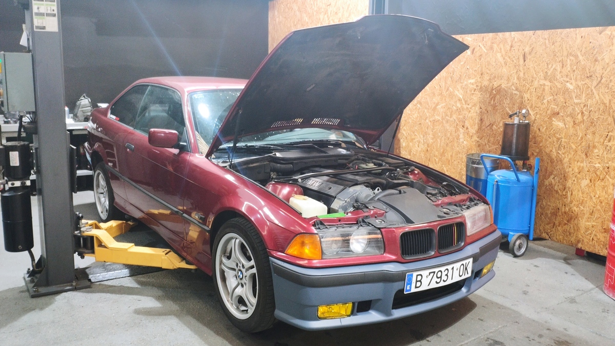 BMW E36 swap M54B30