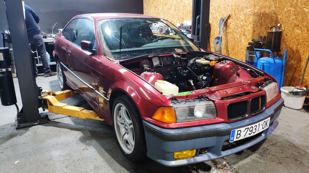 BMW E36 swap M54B30