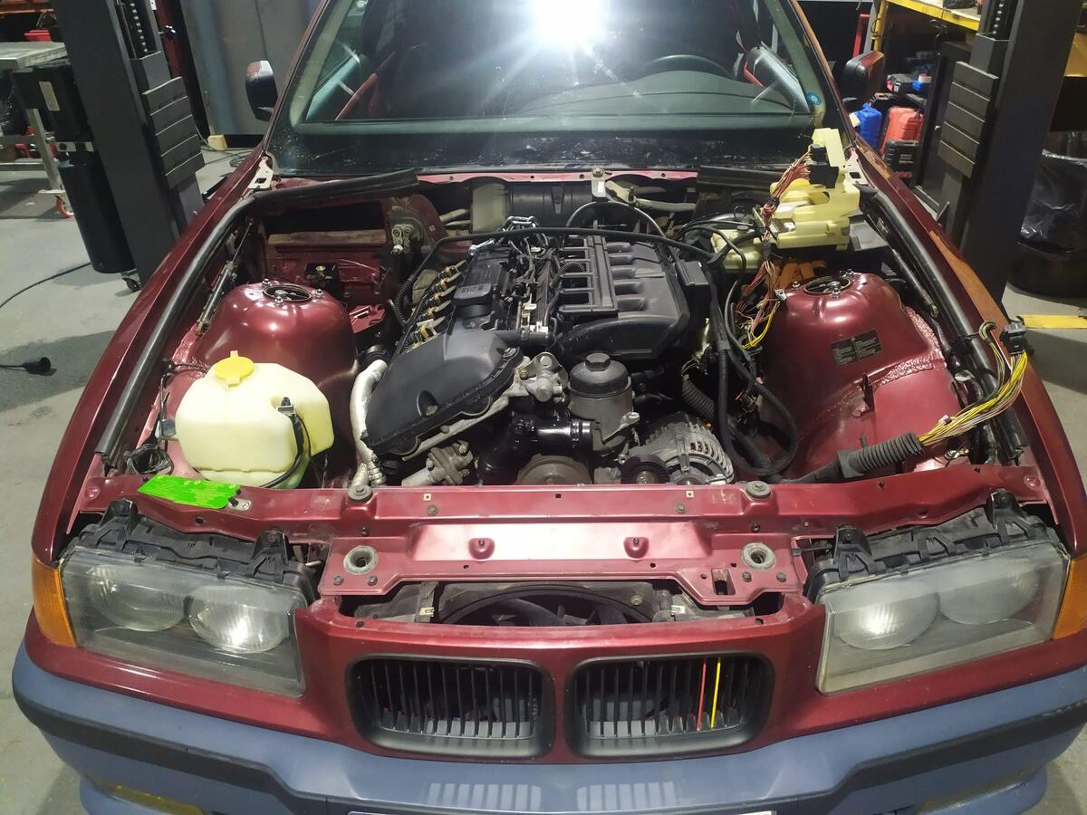 BMW E36 swap M54B30