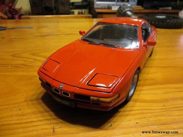 BMW 850i 1/18 Revell