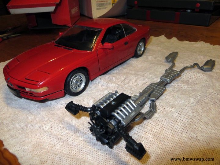 BMW 850i revell con el motor V12 fuera