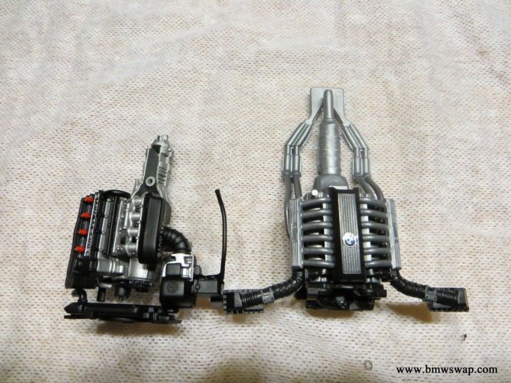 Motor S14 y V12 M70 a escala