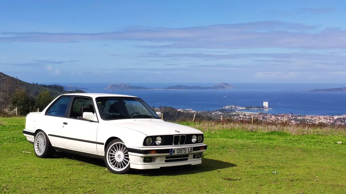 BMW E30 V8 swap safety car