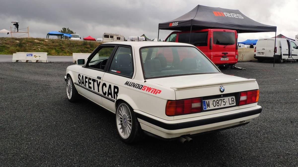 BMW E30 V8 swap safety car