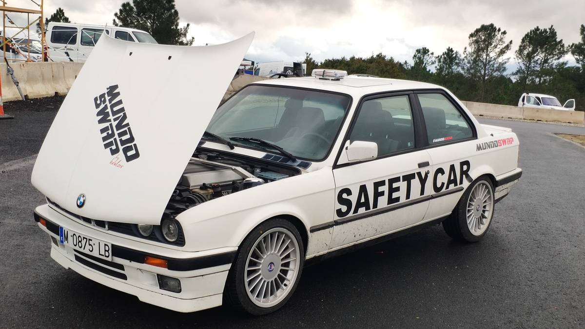 BMW E30 swap V8 M60 safety car