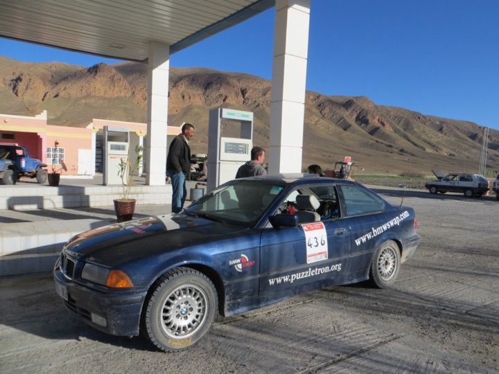 Parada gasolinera Marruecos Rally Clasicos Atlas