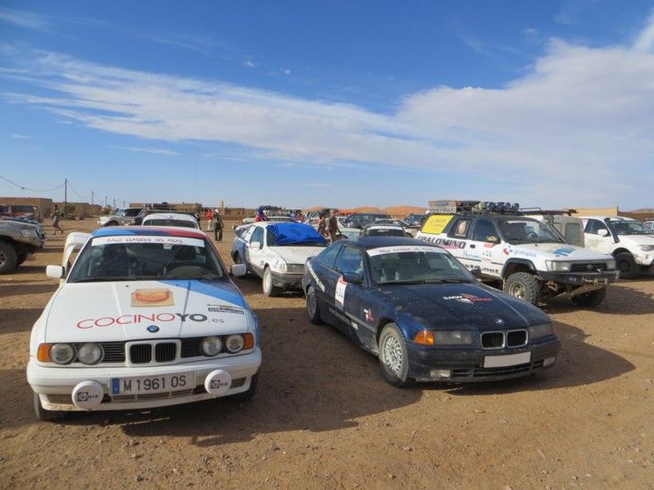 Aparcamiento escuela rally solidario